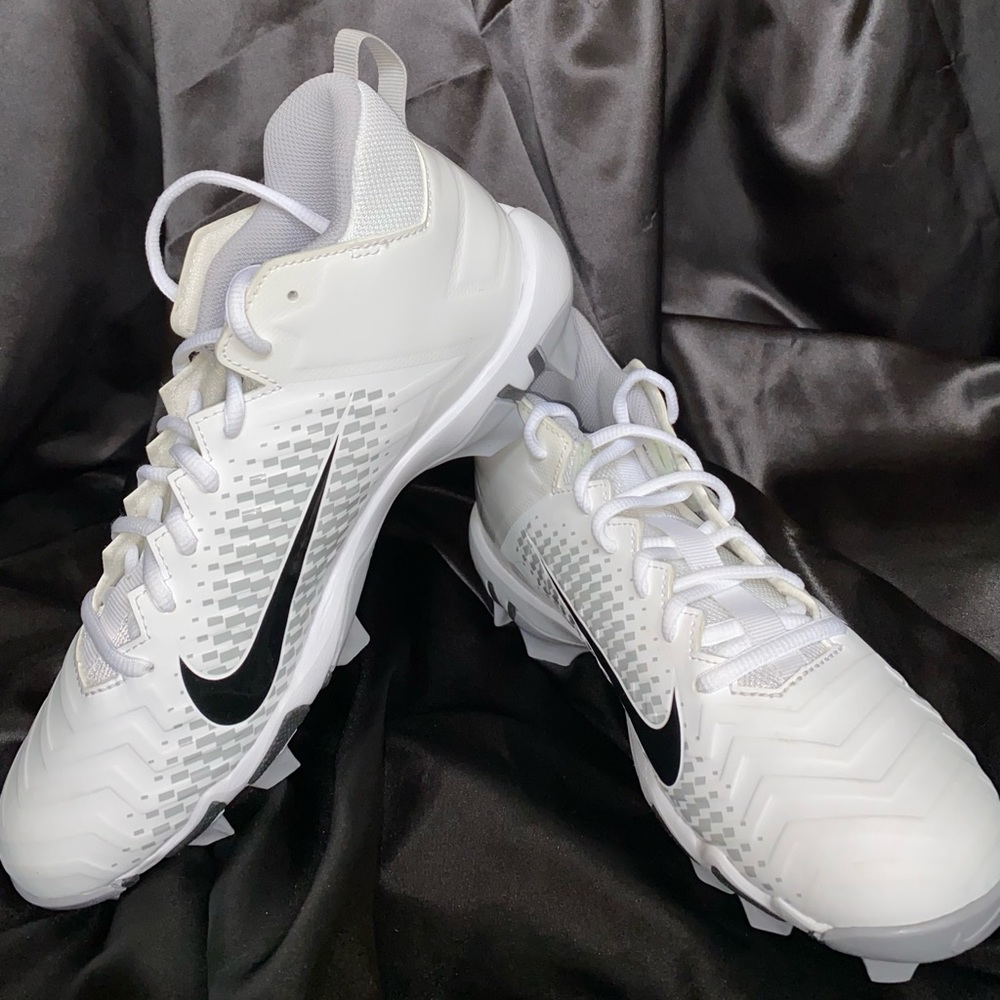 Nike Alpha Menace Pro 2 mid football cleats never worn